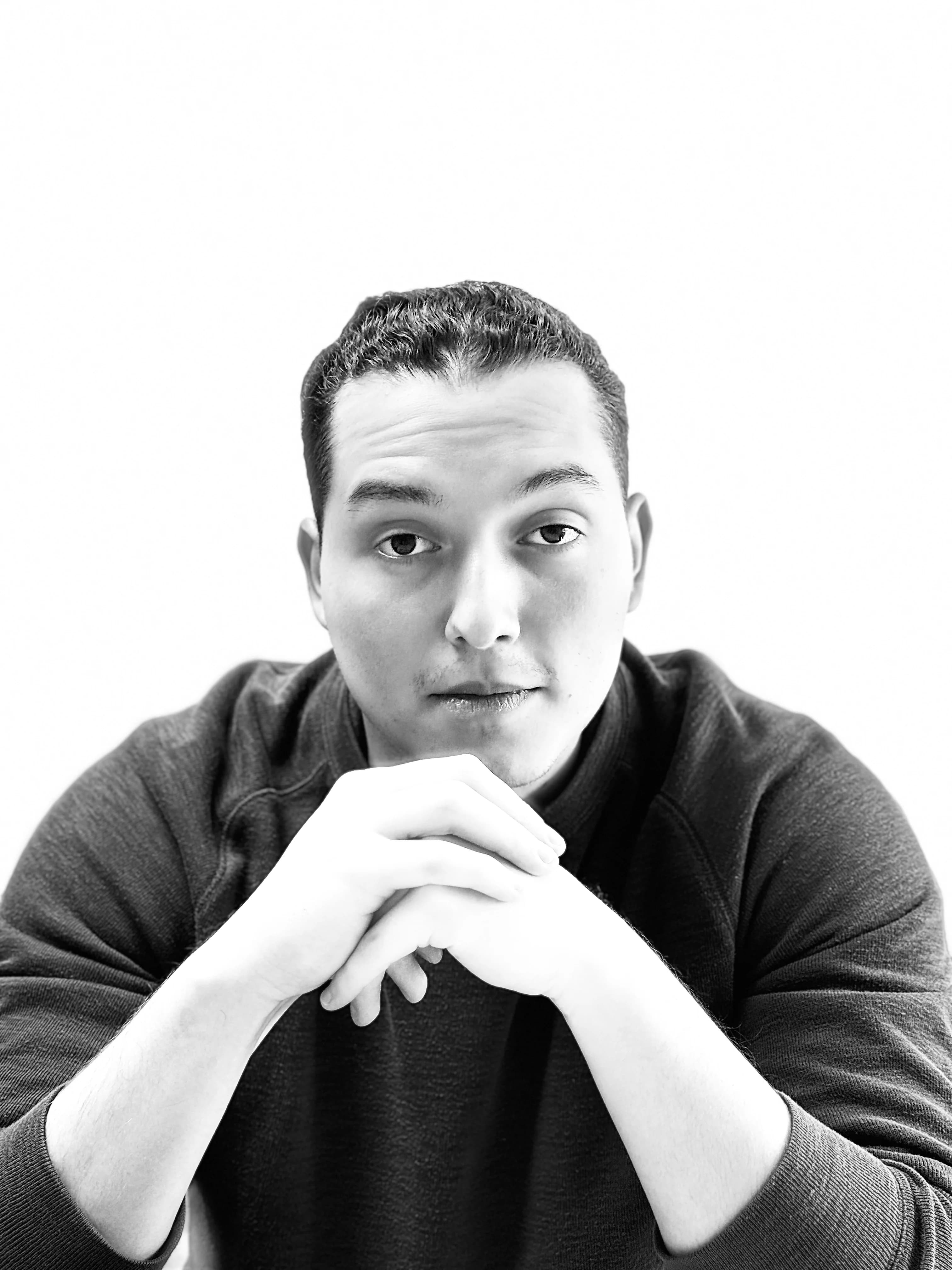Professional portrait of Andrés F. Quintana